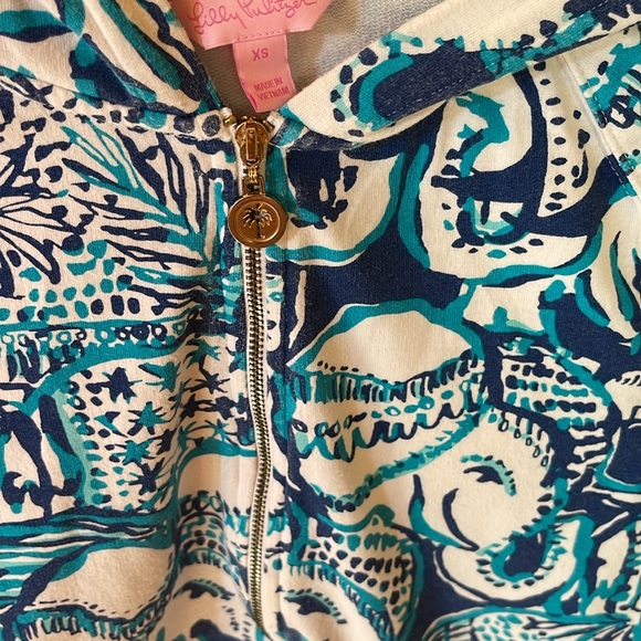 Lilly Pulitzer Luxletic Hooded Skipper Popover in Keep On Truckin Elephant XS - Picture 2 of 11